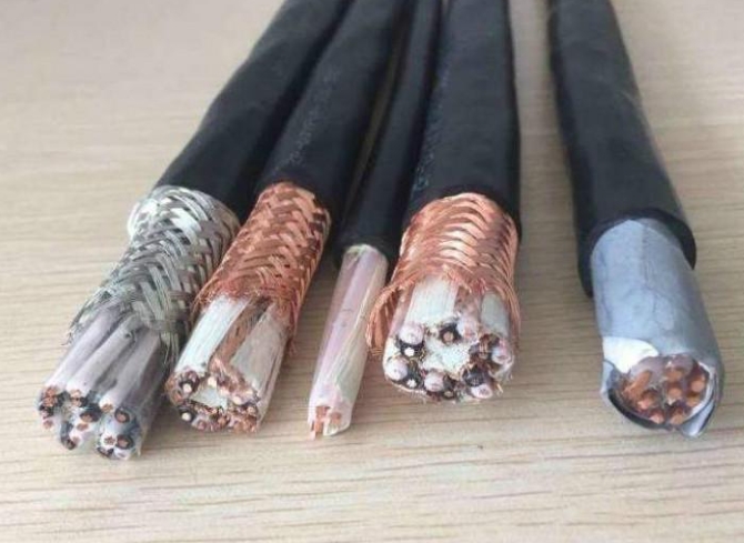 怎么檢查電線是否老化還是需要一定的技術(shù).jpg 怎么檢查電線是否老化還是需要一定的技術(shù).jpg